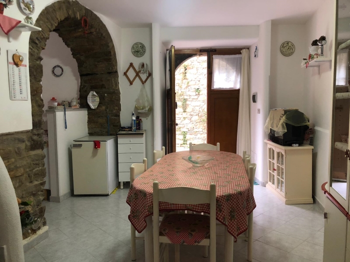 casa-indipendente-nel-centro-storico-di-Ogliastro-Cilento (15)