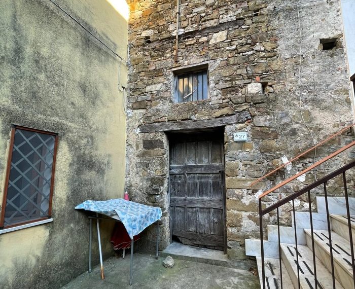 rudere-nel-centro-storico-di-Ogliastro-Cilento-in-vendita (7)