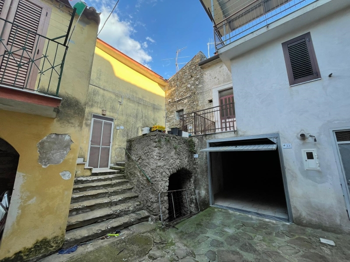 rudere-nel-centro-storico-di-Ogliastro-Cilento-in-vendita (9)