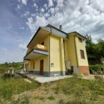 Villa in vendita a Lustra