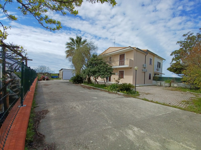 Villa bifamiliare in vendita a Santa Cecilia di Eboli