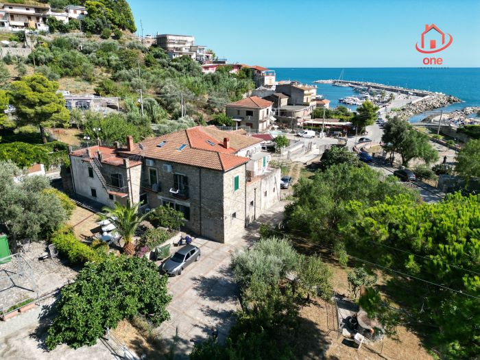 villa-a-schiera-in-vendita-sul-porto-di-San-Nicola-dei-Lembo (10)