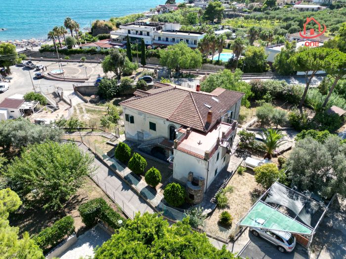 villa-a-schiera-in-vendita-sul-porto-di-San-Nicola-dei-Lembo (15)