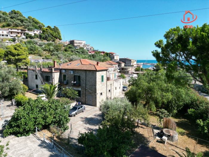 villa-a-schiera-in-vendita-sul-porto-di-San-Nicola-dei-Lembo (9)
