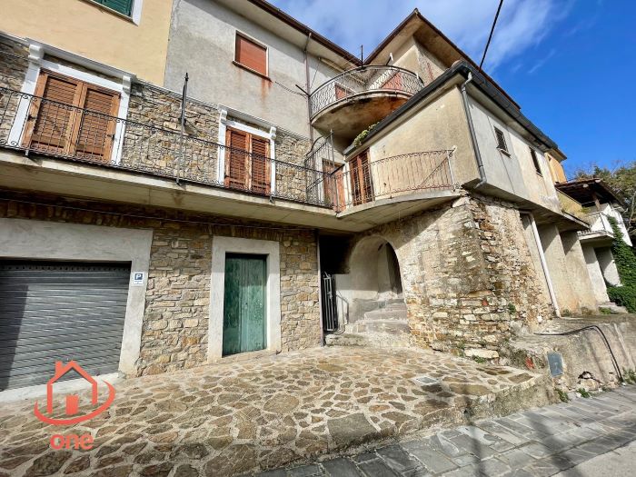 Casa-con-terrazzo-nel-centro-storico-di-Montecorice-in-vendita (5)