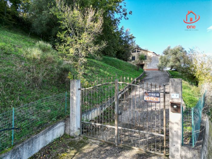 Villa-vista-mare-con-terreno-in-vendita-ad-Ogliastro-Cilento (1)