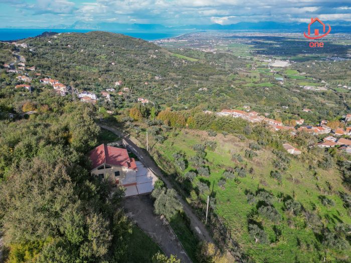 Villa-vista-mare-con-terreno-in-vendita-ad-Ogliastro-Cilento (9)