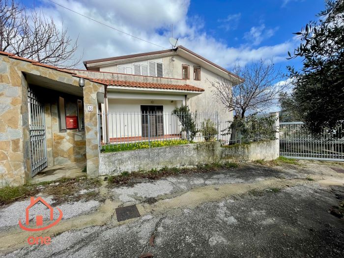 villa-in-vendita-a-Castellabate-con-giardino-e-garage (16)
