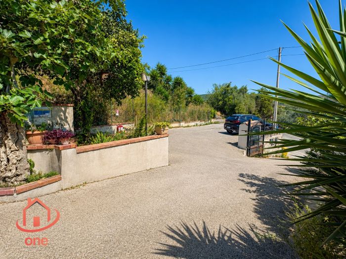 appartamento-vicino-santa-marias-castellabate-con-terrazzo-posto-auto-nuovo (17)