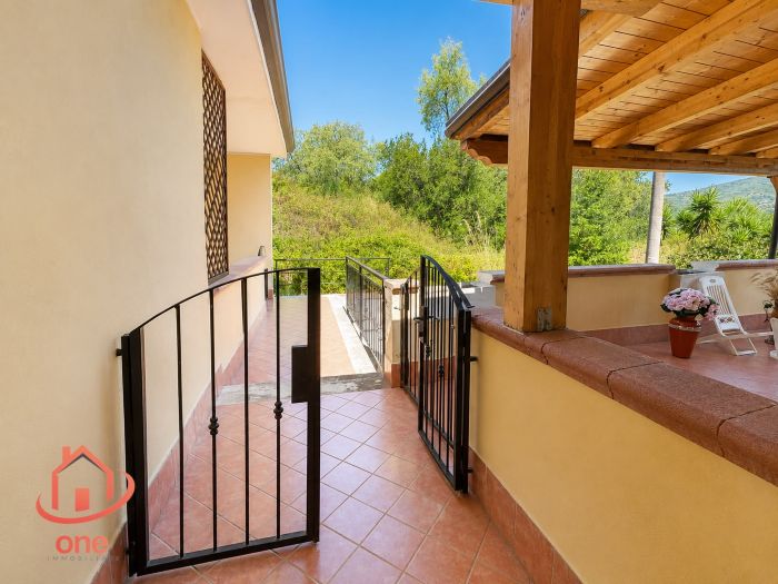 appartamento-vicino-santa-marias-castellabate-con-terrazzo-posto-auto-nuovo (8)