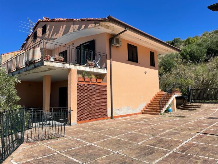 appartamento-in-vendita-con-spazio-esterno-e-piscina (2)