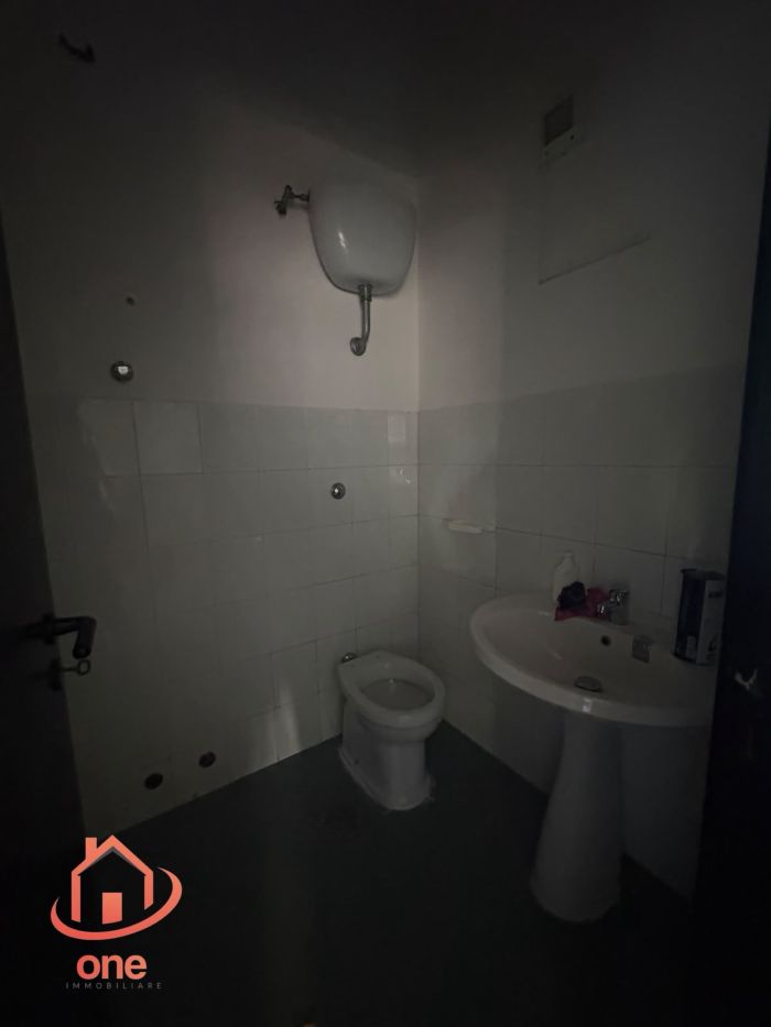 locale-commerciale-al-centro-di-san-marco-castellabate-ristrutturato-in-affitto (7)