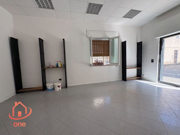locale-commerciale-al-centro-di-san-marco-castellabate-ristrutturato-in-affitto (8)